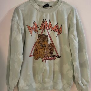 Def Leppard Graphic Animal Sweatshirt - Green Print size medium